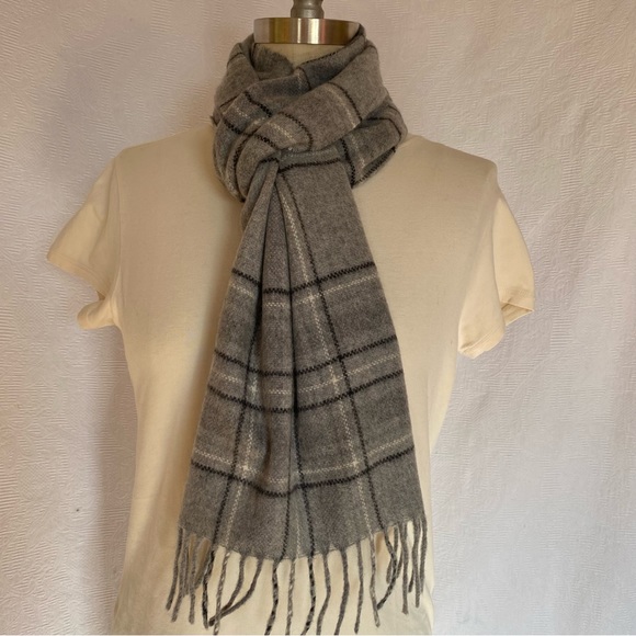 Pure cashmere men’s grey plaid woven and fringed scarf. EUC - Picture 6 of 6